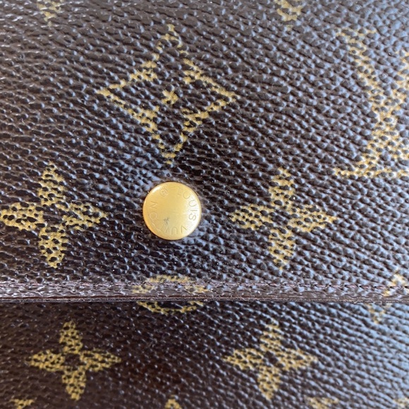 Vintage LV Monogram Sarah Wallet - Picture 3 of 8